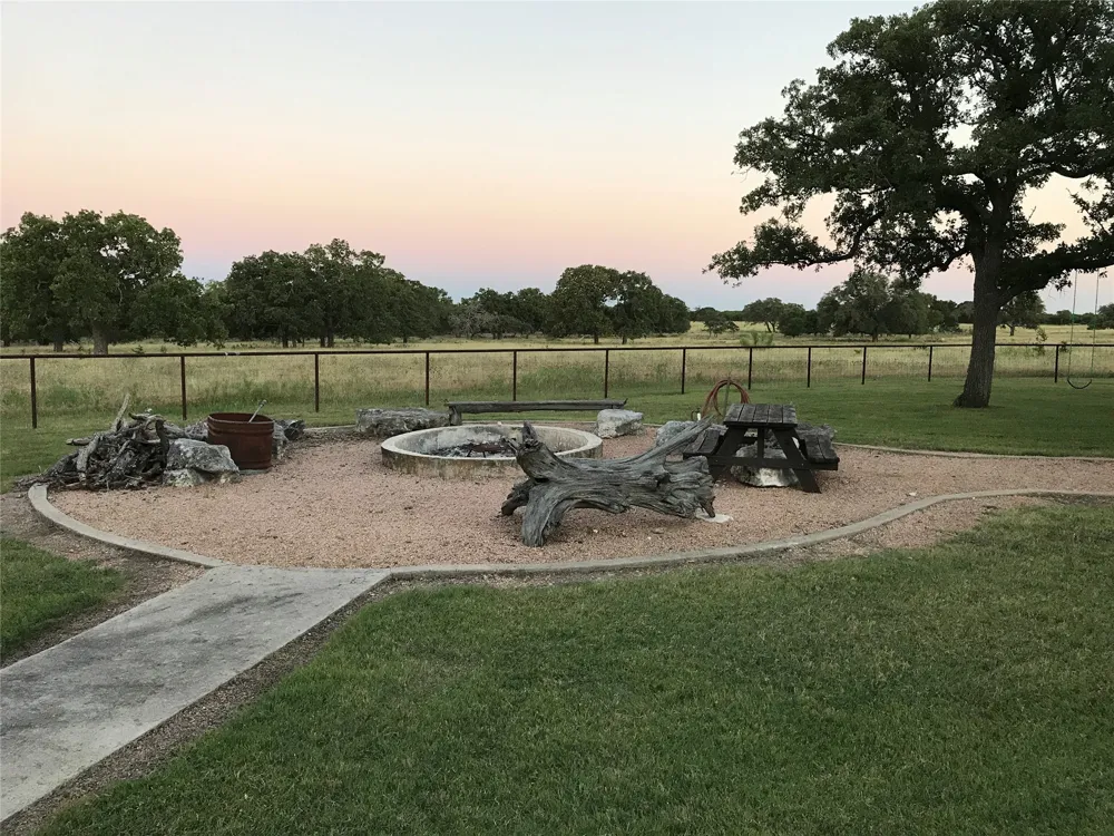 4239 County Road 336 Bertram, TX 78605
