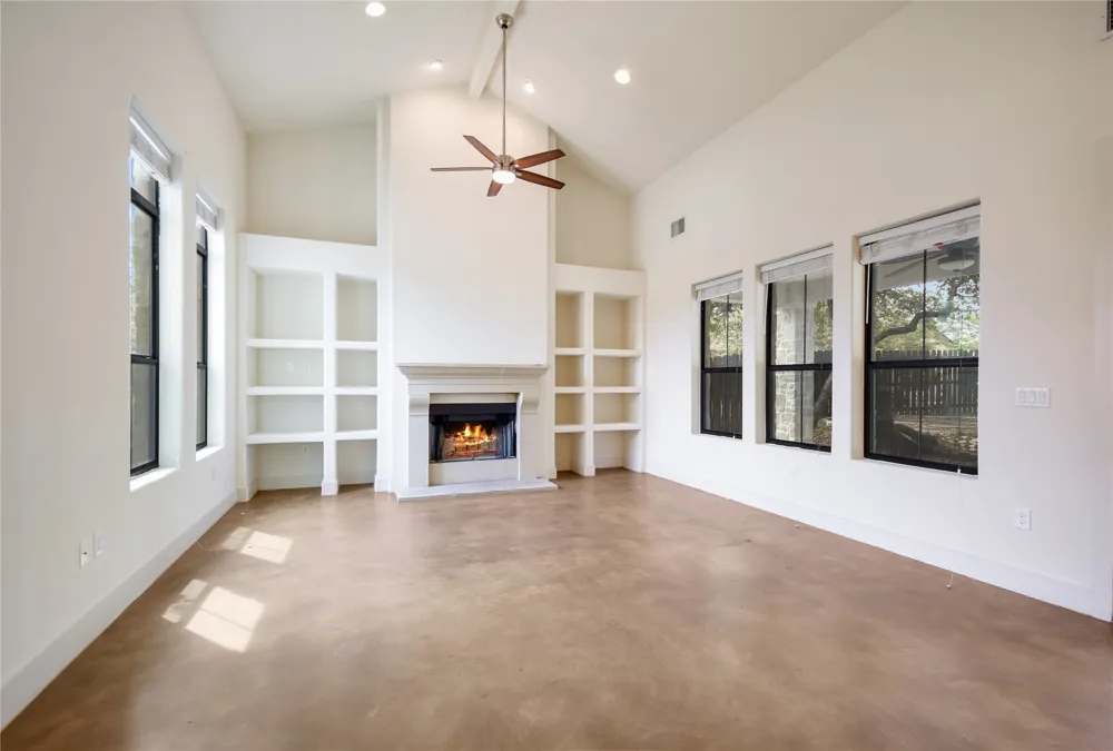 18400 Lakepoint Cove Lago Vista, TX 78645