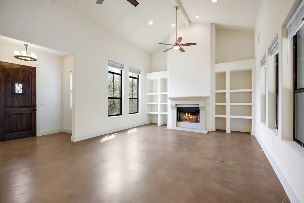 18400 Lakepoint Cove Lago Vista, TX 78645