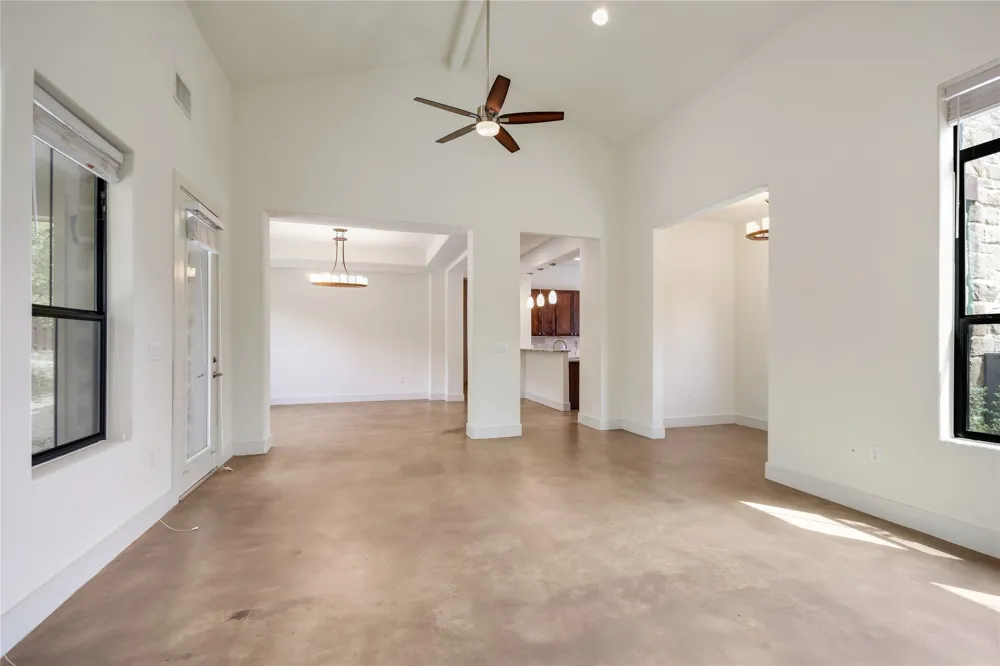 18400 Lakepoint Cove Lago Vista, TX 78645