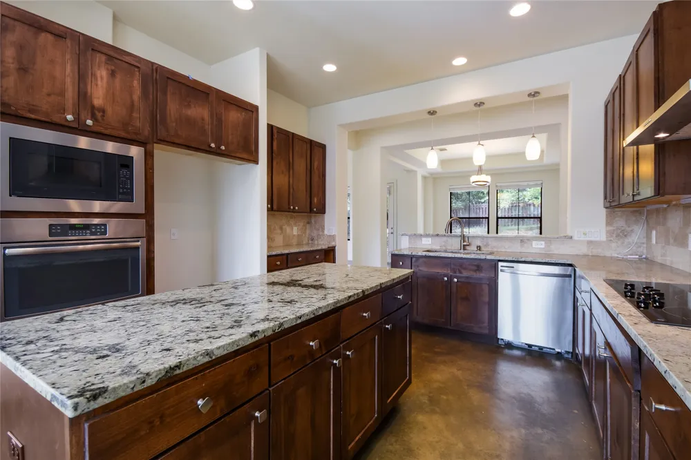 18400 Lakepoint Cove Lago Vista, TX 78645