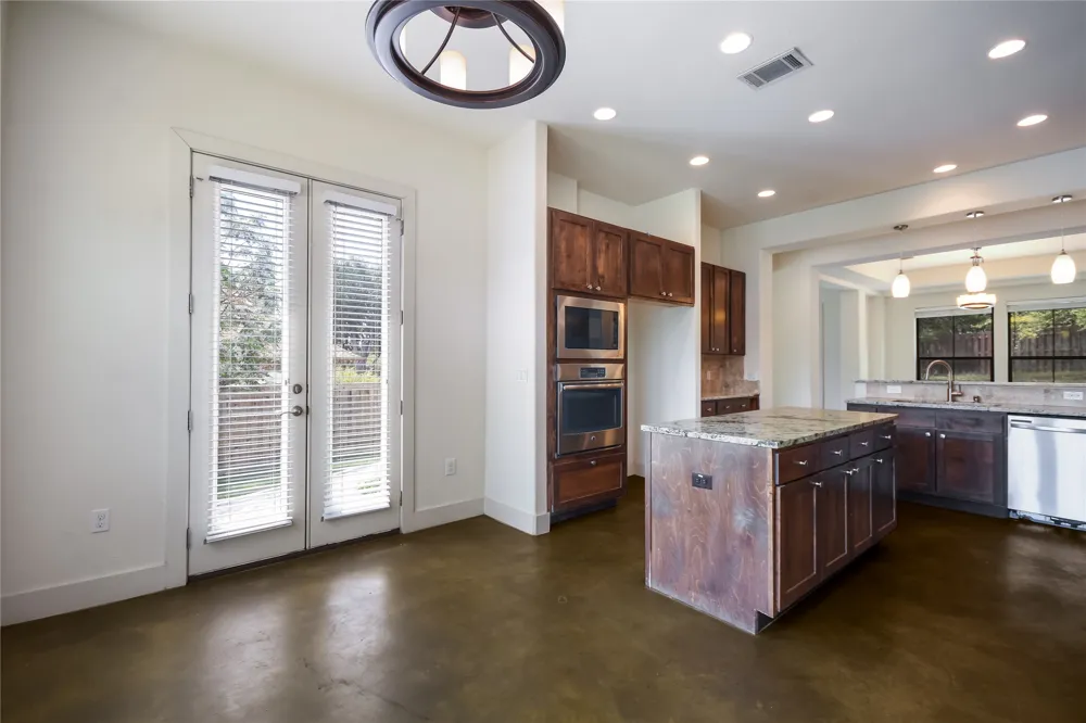 18400 Lakepoint Cove Lago Vista, TX 78645