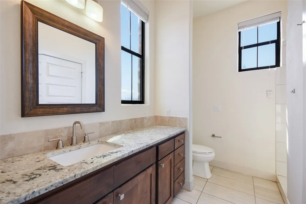 18400 Lakepoint Cove Lago Vista, TX 78645