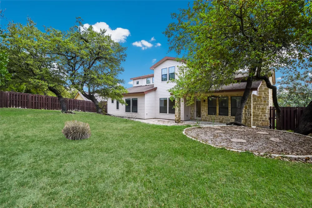 18400 Lakepoint Cove Lago Vista, TX 78645