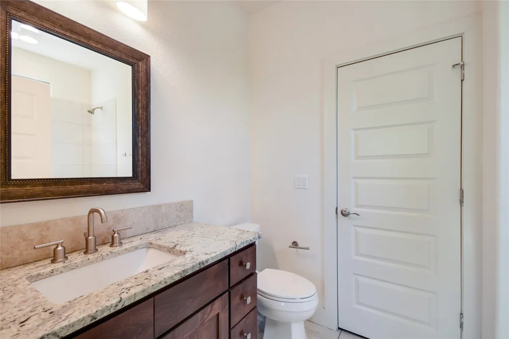 18400 Lakepoint Cove Lago Vista, TX 78645
