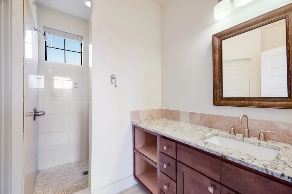18400 Lakepoint Cove Lago Vista, TX 78645