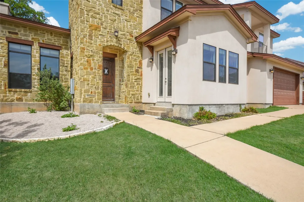 18400 Lakepoint Cove Lago Vista, TX 78645