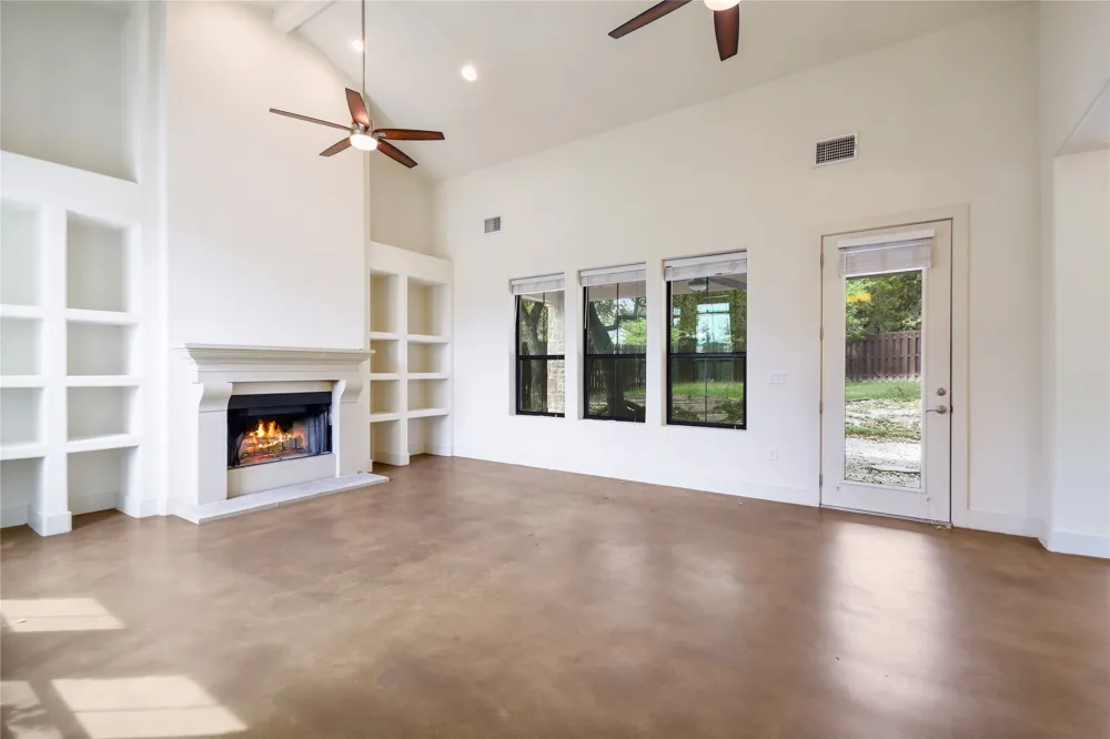 18400 Lakepoint Cove Lago Vista, TX 78645