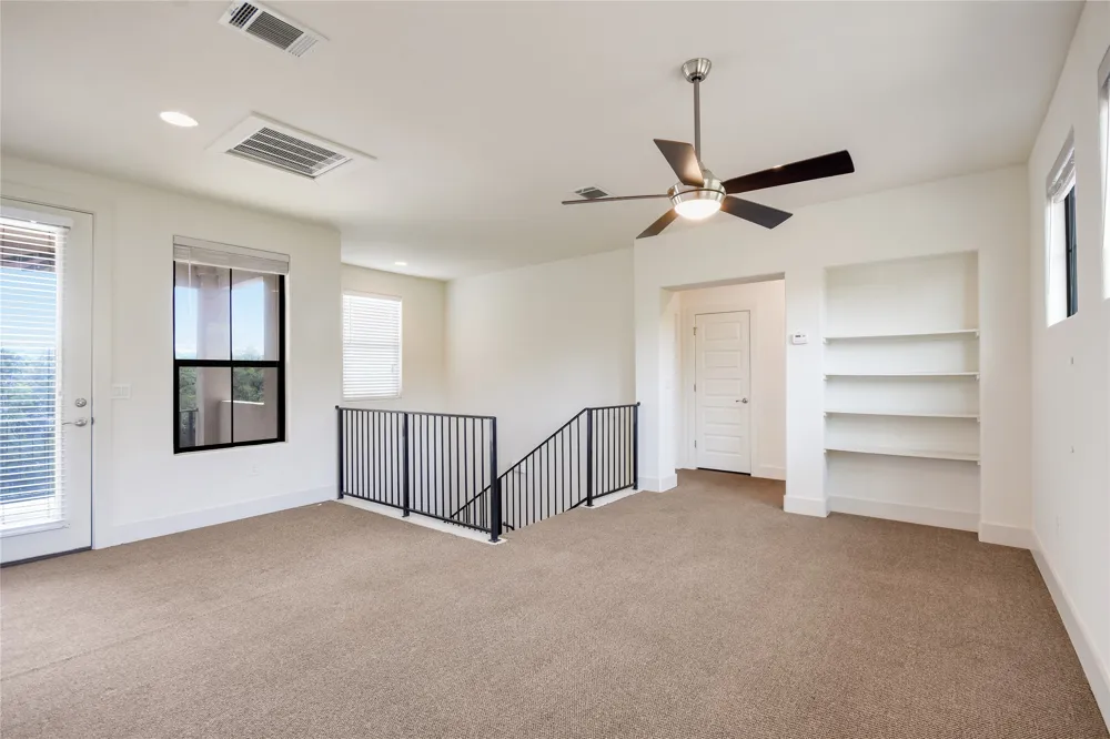 18400 Lakepoint Cove Lago Vista, TX 78645