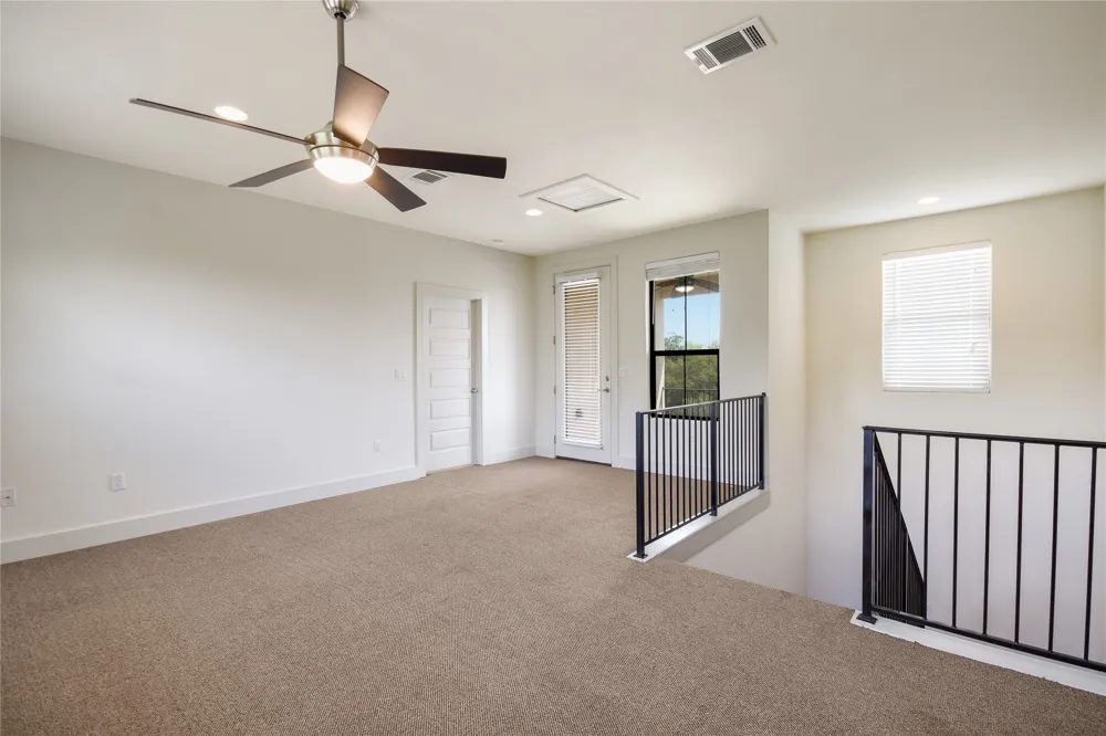 18400 Lakepoint Cove Lago Vista, TX 78645