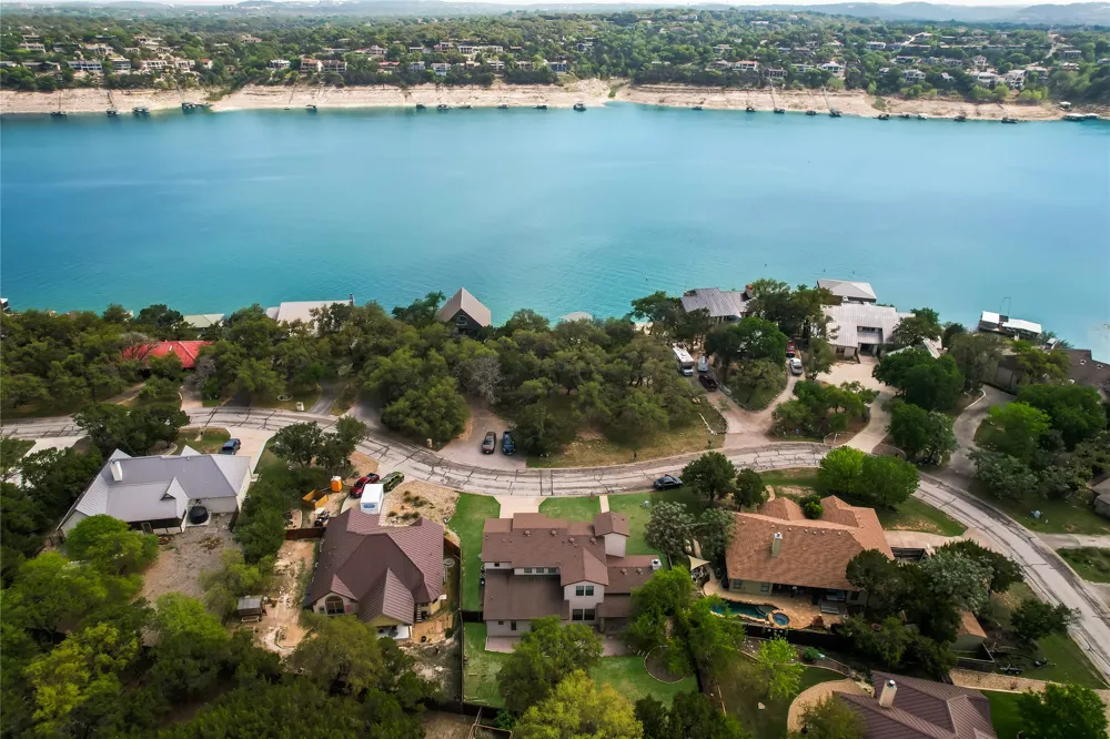18400 Lakepoint Cove Lago Vista, TX 78645