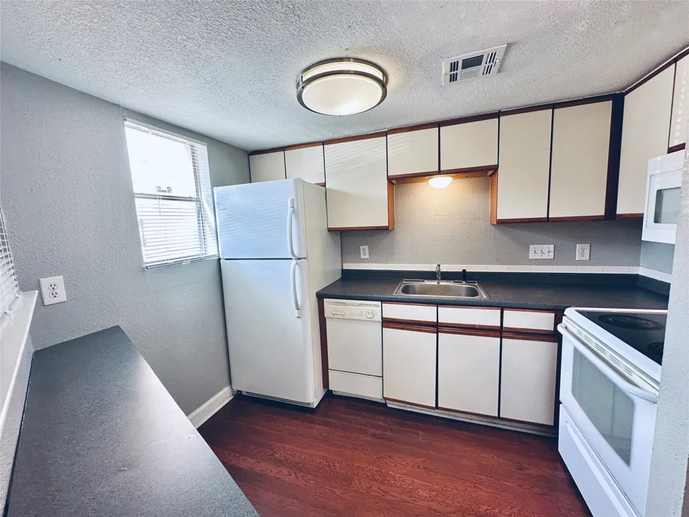 2500 Burleson Road #209 Austin, TX 78741