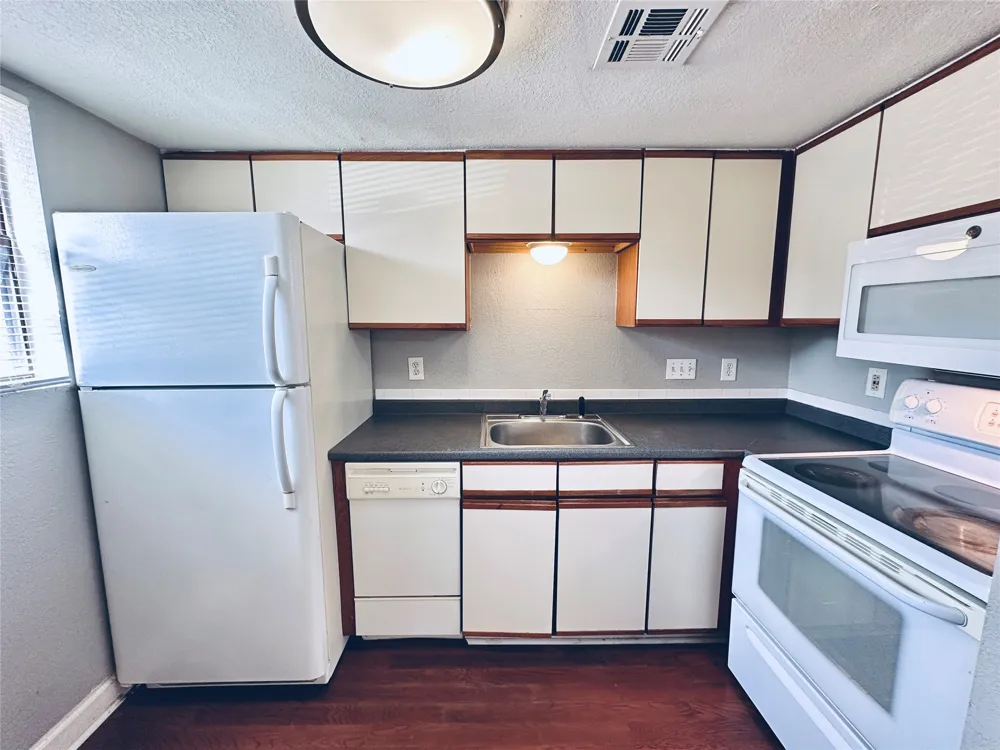 2500 Burleson Road #209 Austin, TX 78741