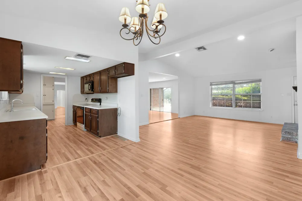 2025 Forest Trail Kingsland, TX 78639