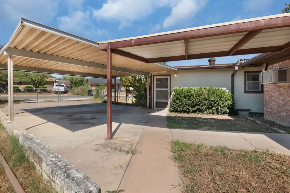 2025 Forest Trail Kingsland, TX 78639
