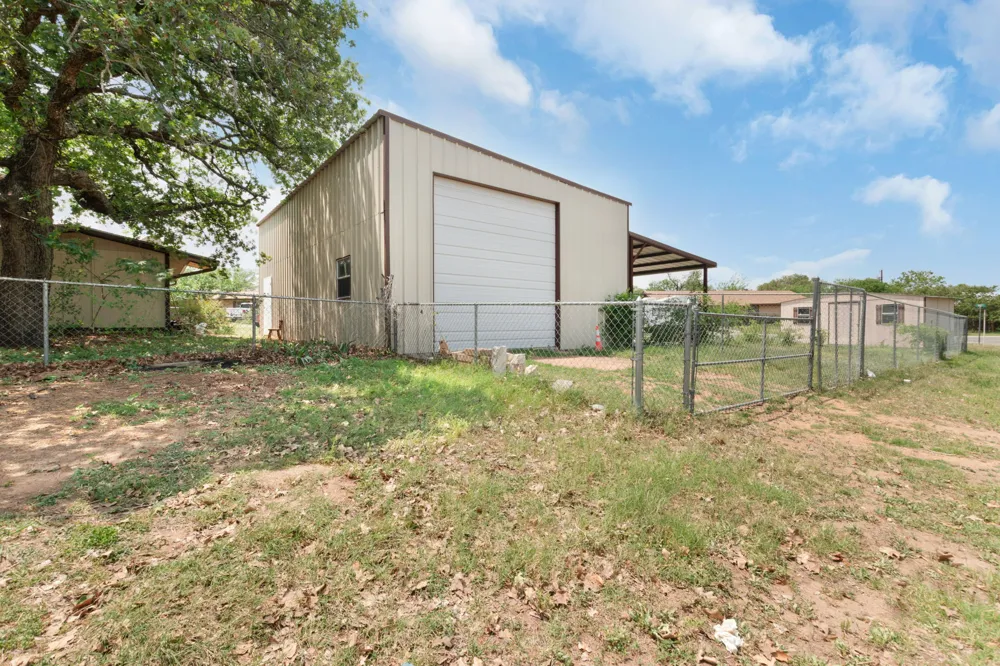 2025 Forest Trail Kingsland, TX 78639