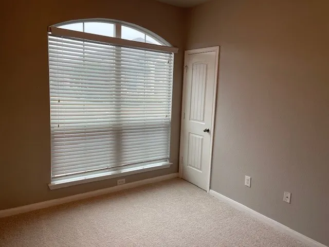 711 Rolling Oak Drive #117 Round Rock, TX 78664