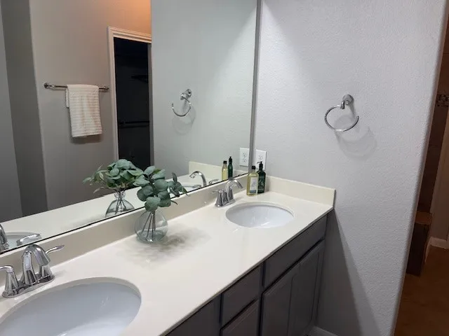 711 Rolling Oak Drive #117 Round Rock, TX 78664