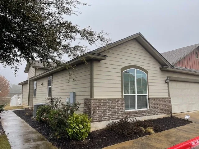 711 Rolling Oak Drive #117 Round Rock, TX 78664