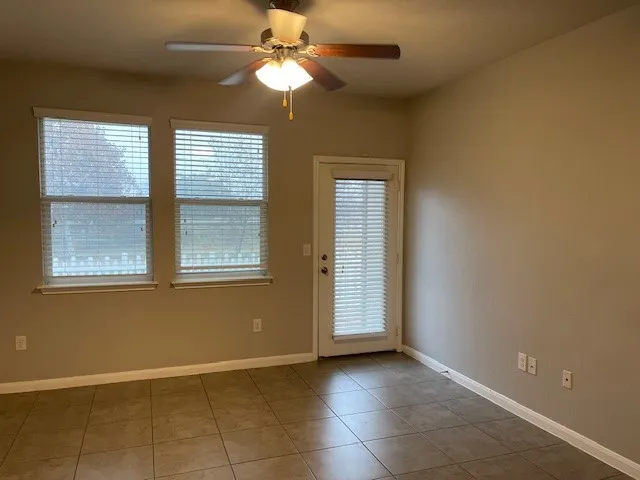 711 Rolling Oak Drive #117 Round Rock, TX 78664