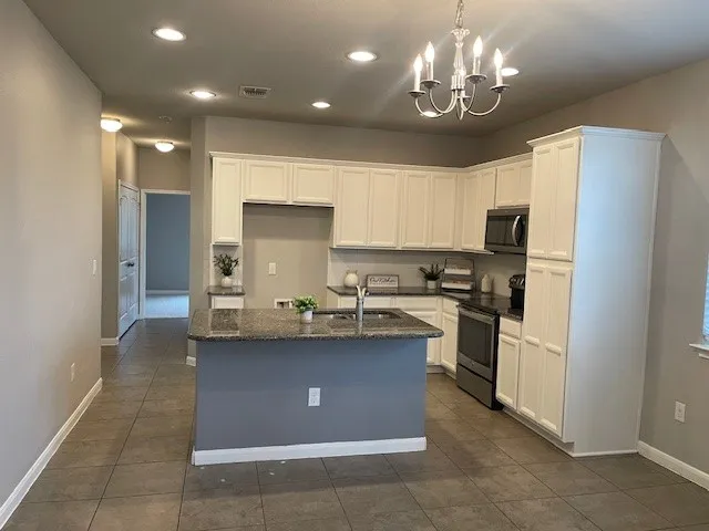 711 Rolling Oak Drive #117 Round Rock, TX 78664