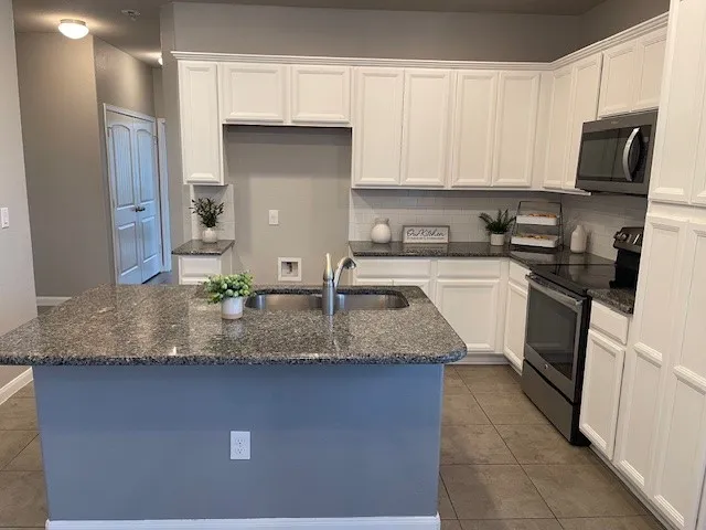 711 Rolling Oak Drive #117 Round Rock, TX 78664