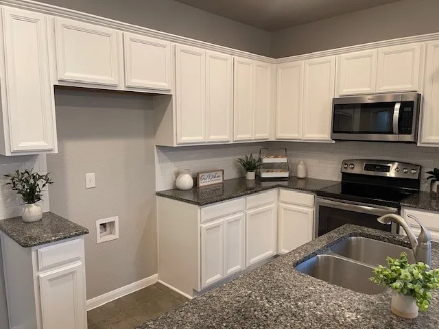 711 Rolling Oak Drive #117 Round Rock, TX 78664