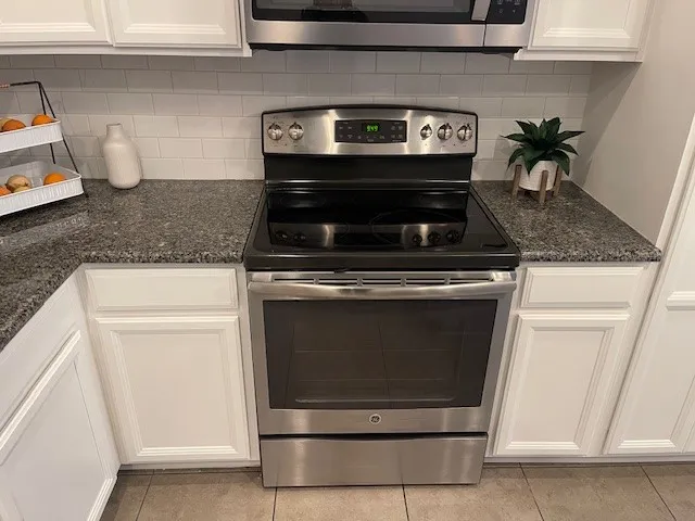 711 Rolling Oak Drive #117 Round Rock, TX 78664