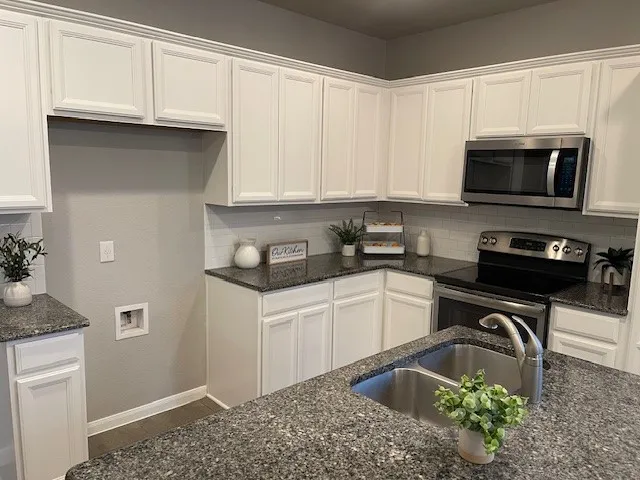711 Rolling Oak Drive #117 Round Rock, TX 78664