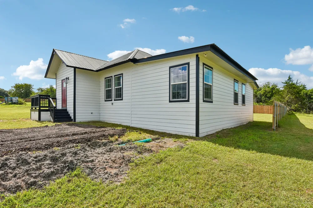 507 W 1st Street Flatonia, TX 78941