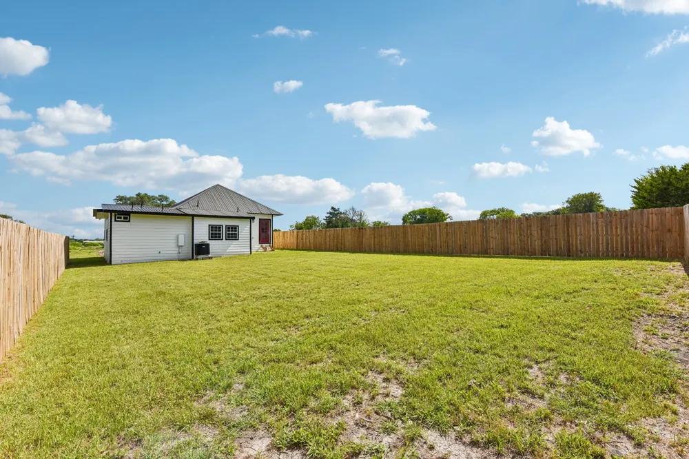 507 W 1st Street Flatonia, TX 78941