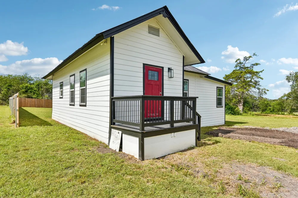 507 W 1st Street Flatonia, TX 78941