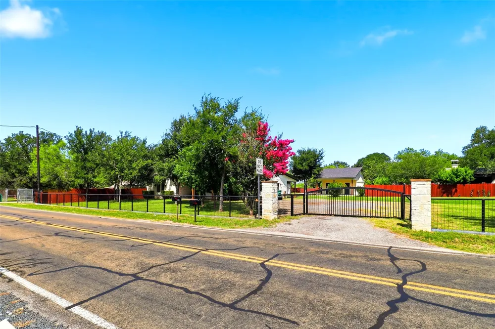 1303 Prairie Creek Road Granite Shoals, TX 78654