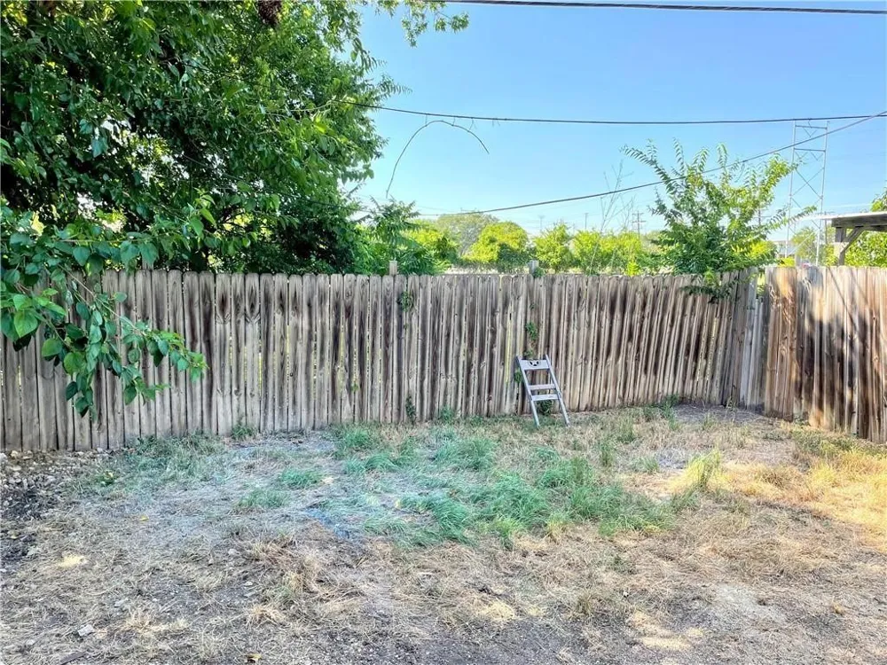 1113 Haynes Street San Marcos, TX 78666