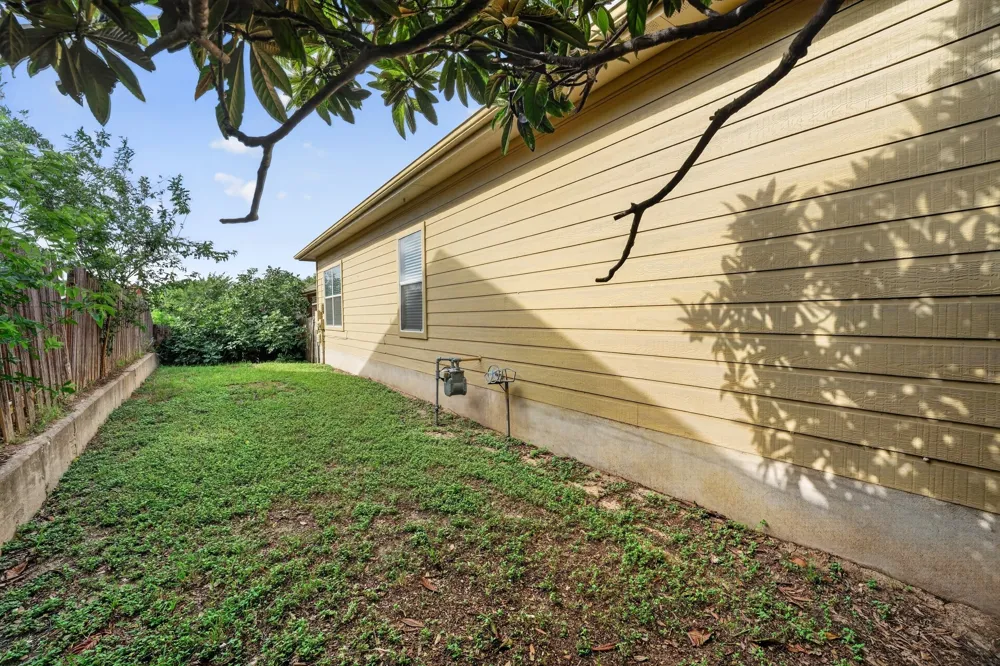 5625 Signal Point Point Austin, TX 78724