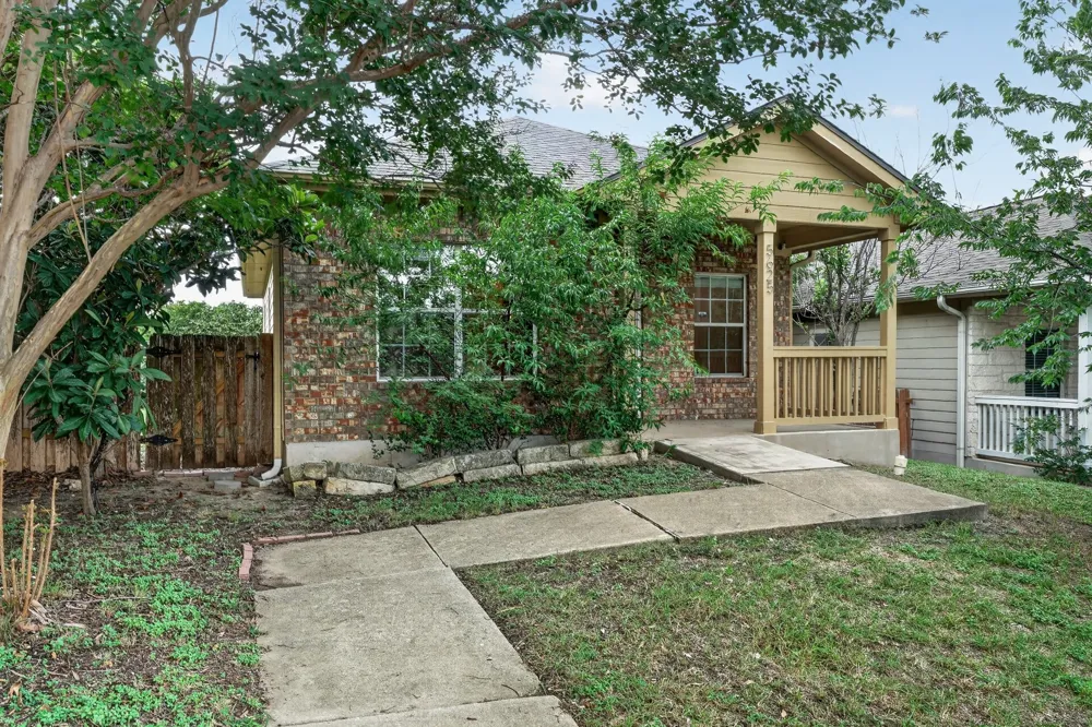 5625 Signal Point Point Austin, TX 78724
