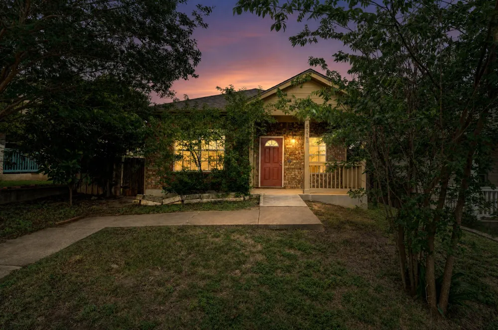 5625 Signal Point Point Austin, TX 78724