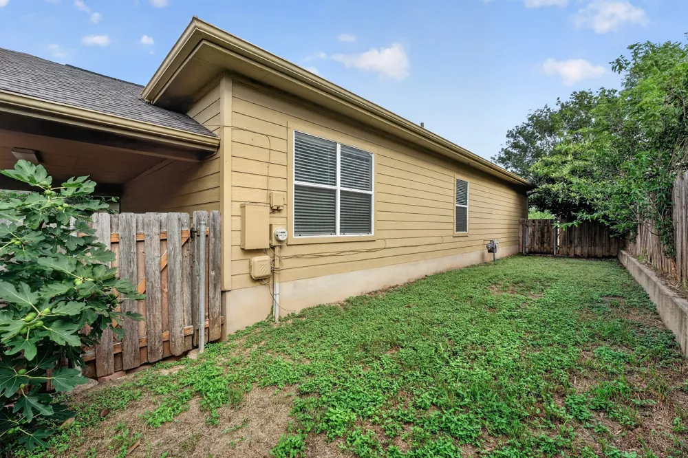 5625 Signal Point Point Austin, TX 78724