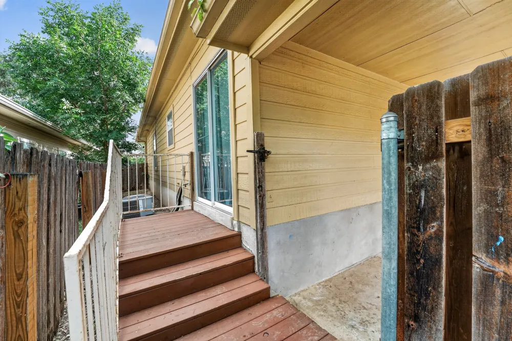 5625 Signal Point Point Austin, TX 78724