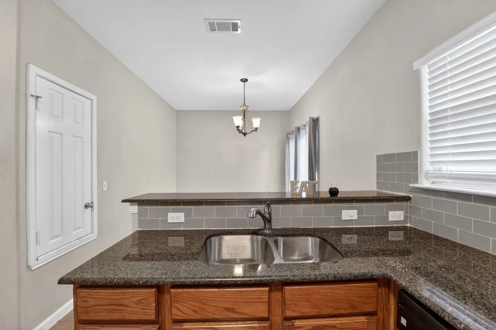 5625 Signal Point Point Austin, TX 78724