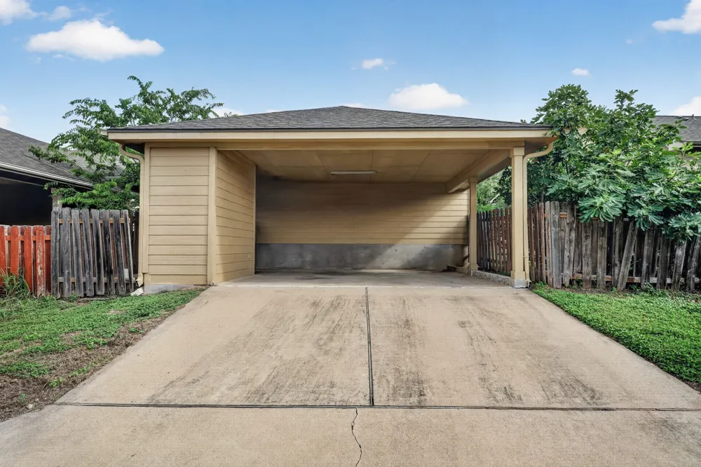 5625 Signal Point Point Austin, TX 78724
