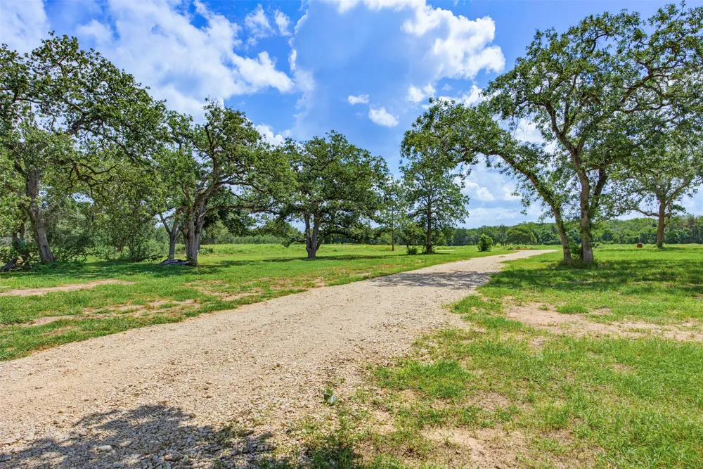1156 County Road 437 Harwood, TX 78632