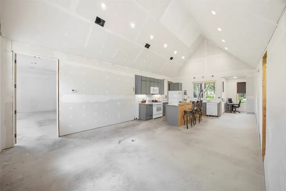 1156 County Road 437 Harwood, TX 78632