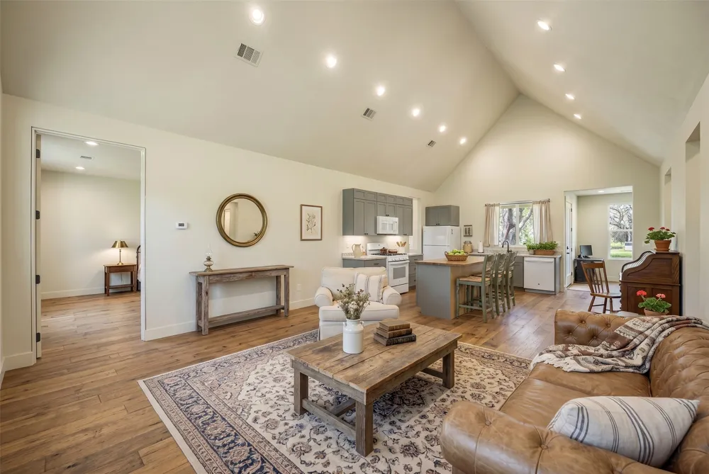 1156 County Road 437 Harwood, TX 78632