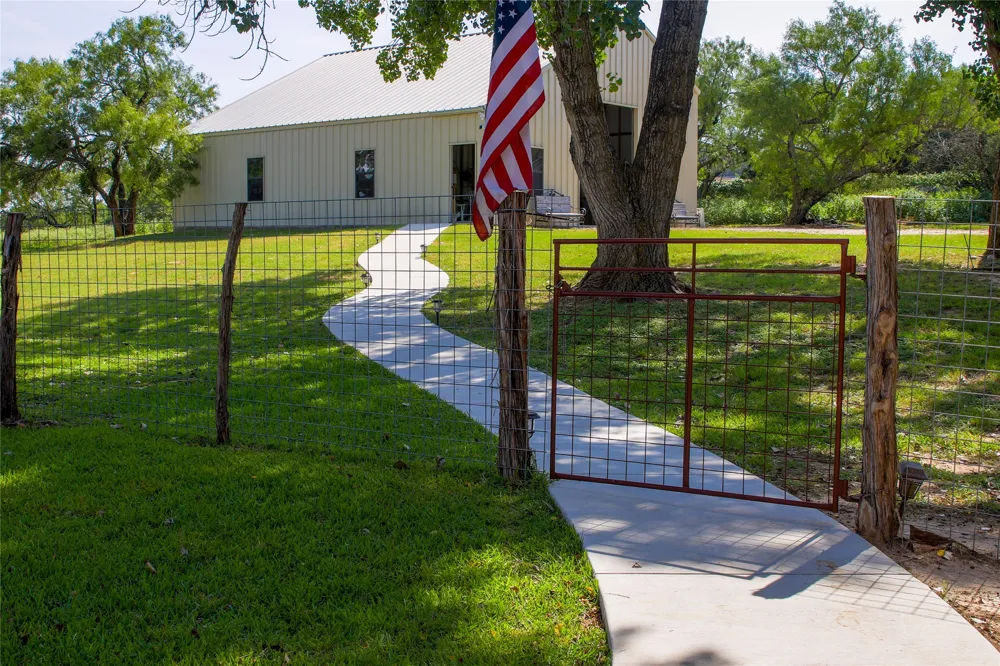 405 Frederick Road Fredericksburg, TX 78624
