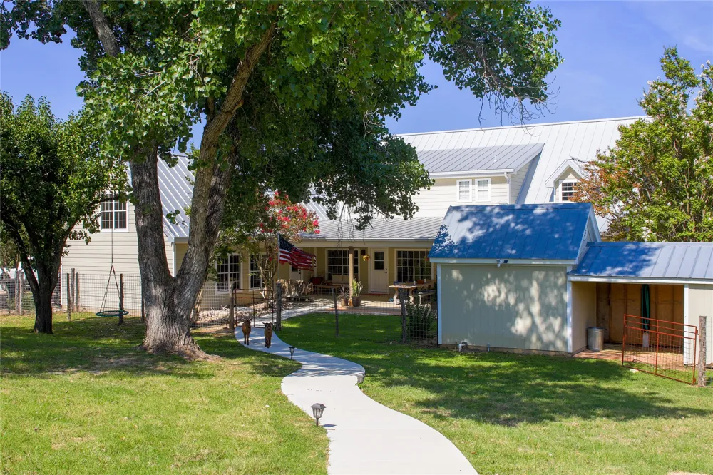 405 Frederick Road Fredericksburg, TX 78624