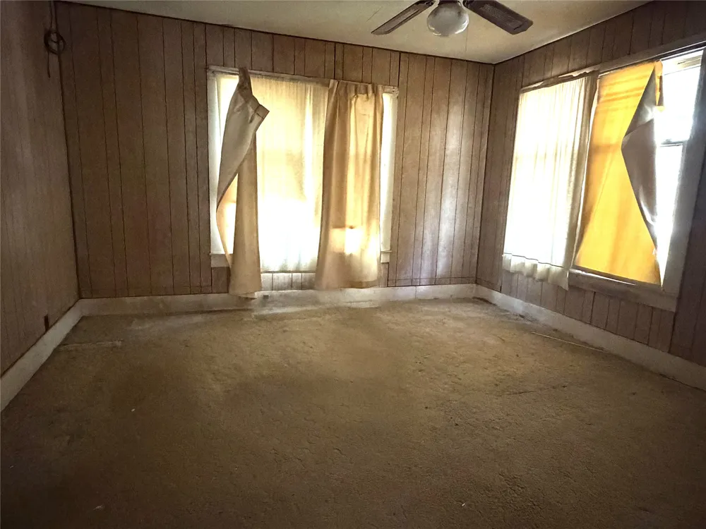 119 Pine Street Luling, TX 78648
