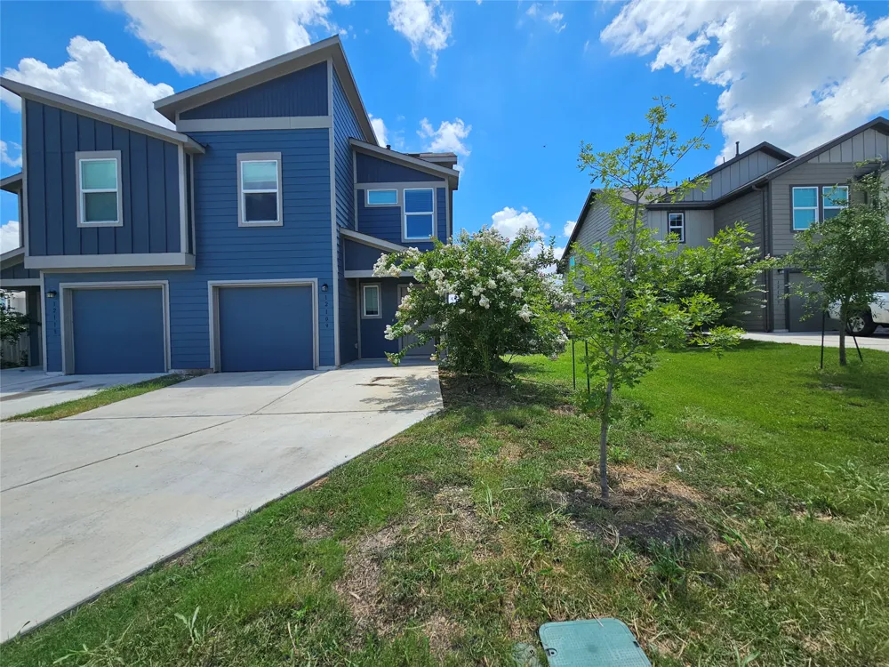 12109 Short Leaf Path Del Valle, TX 78617