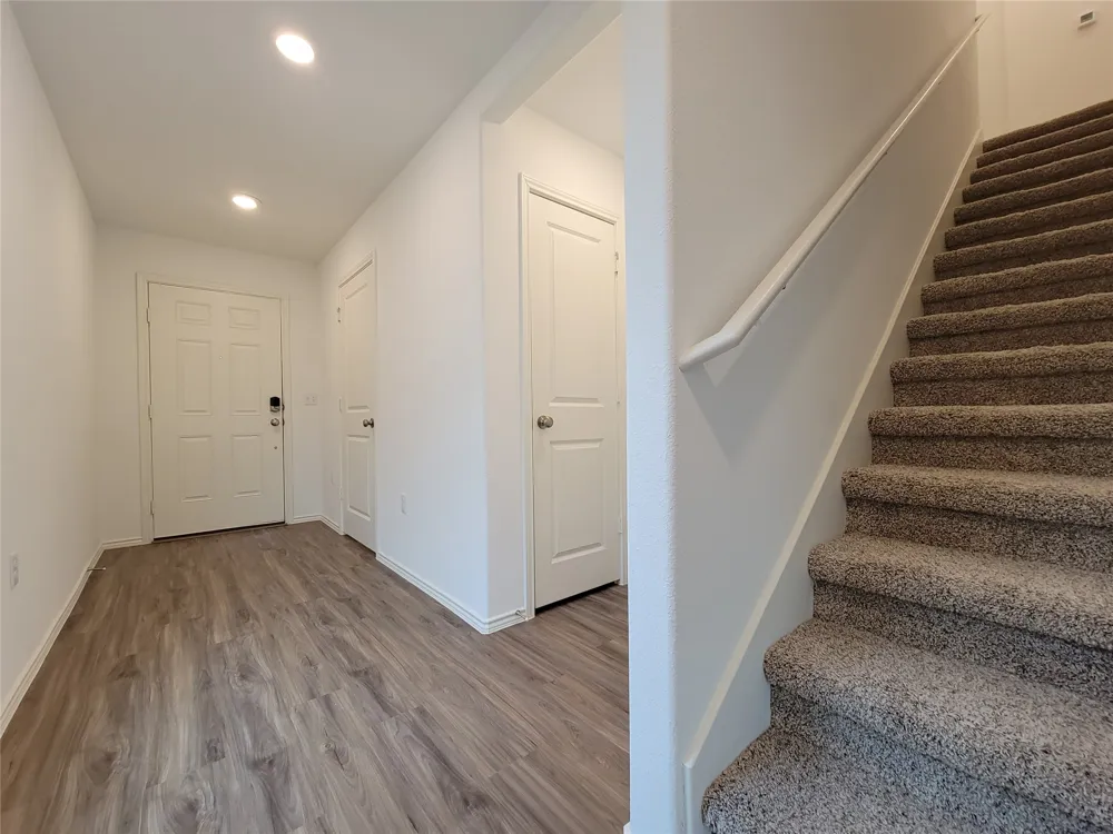 12109 Short Leaf Path Del Valle, TX 78617