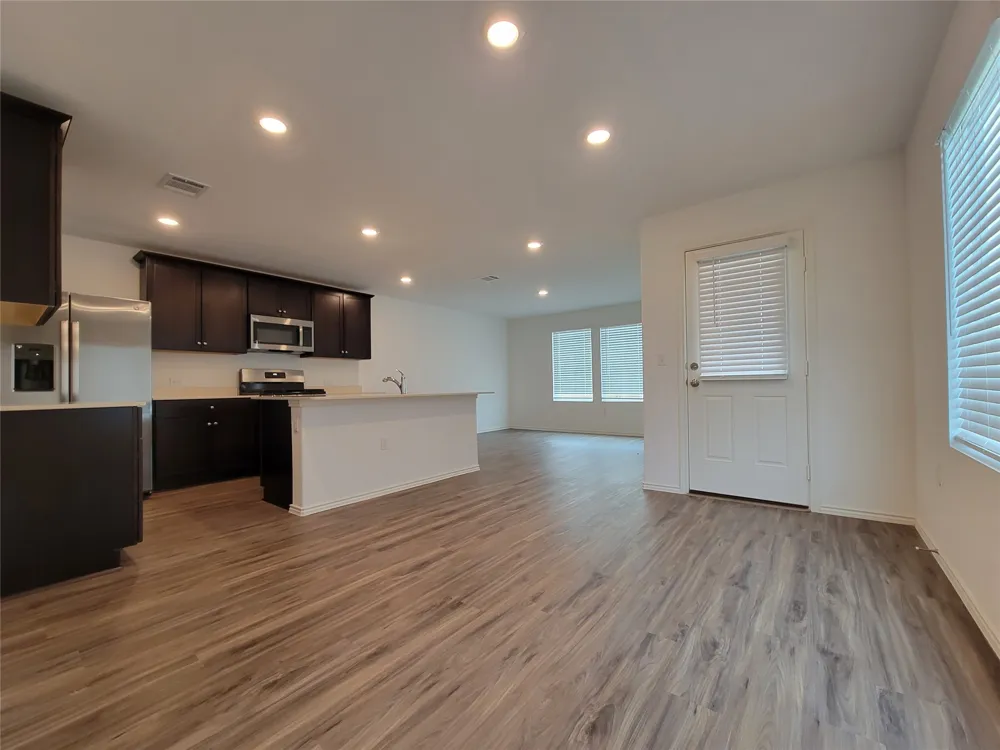 12109 Short Leaf Path Del Valle, TX 78617